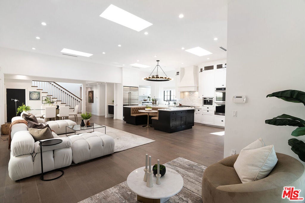 Photo of Listing #25615255