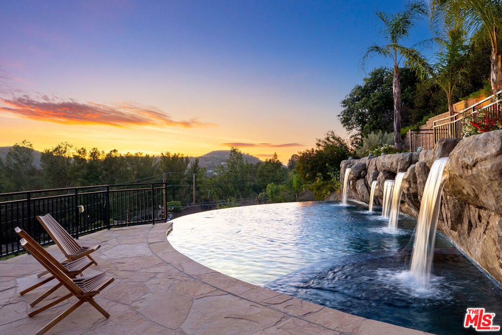 Photo of Listing #25615273