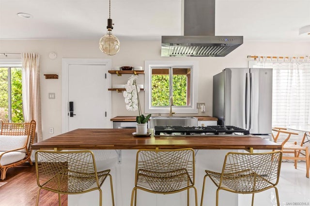 11202 Emelita, North Hollywood