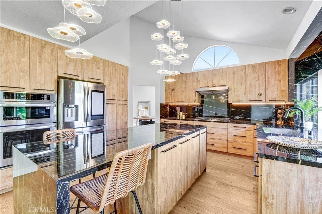 Photo of Listing #SR25254017