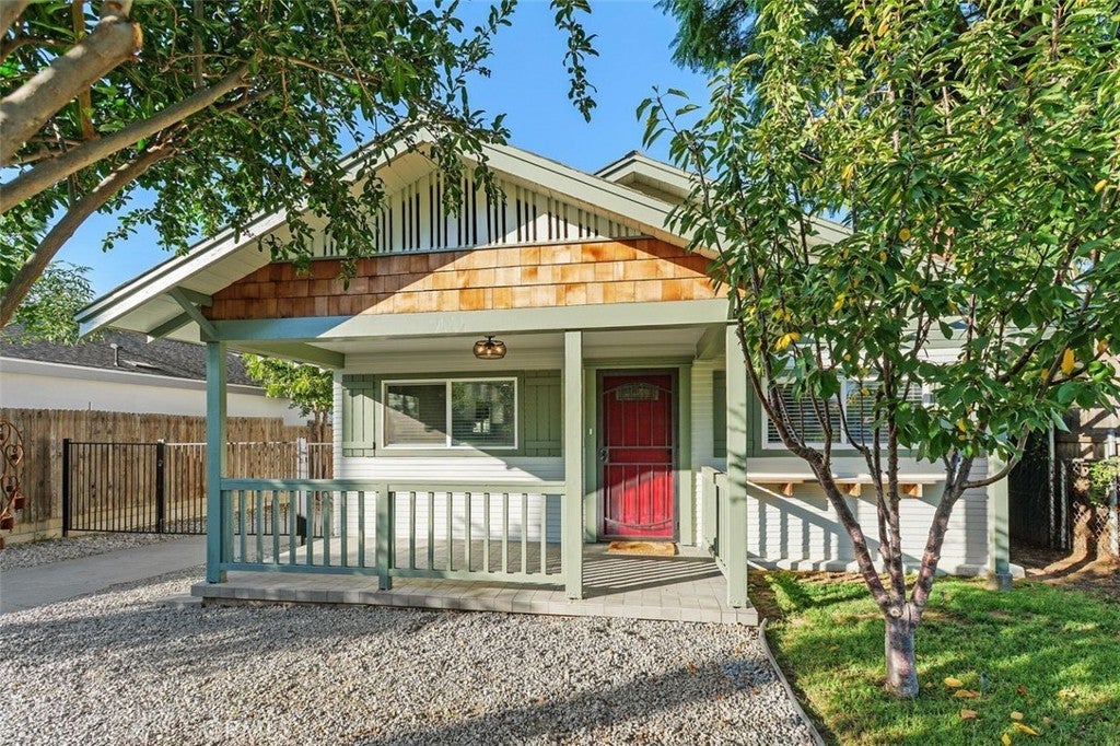 Photo of Listing #IV25234298