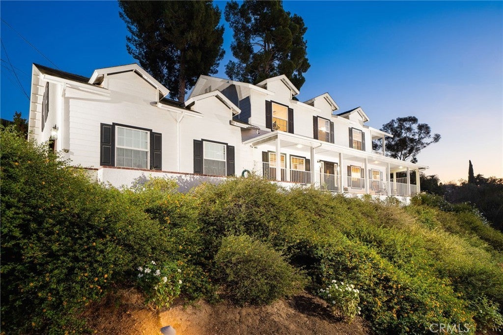 Photo of Listing #IV25253946