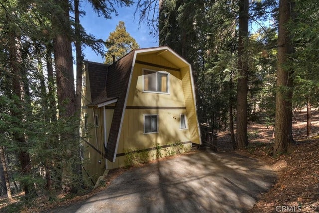 Listing photo for 804 Oakmont, Lake Arrowhead, CA