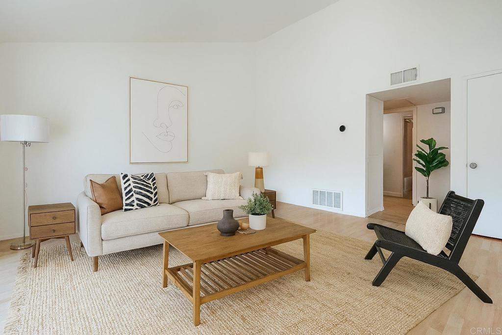 Photo of Listing #PTP2508379