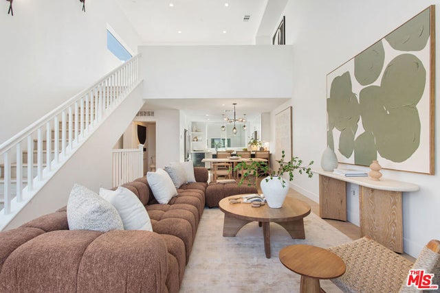 11210 Victory Boulevard, North Hollywood