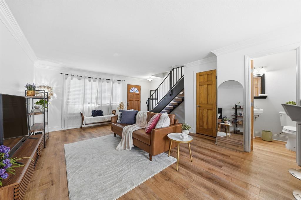 Photo of Listing #PTP2508383