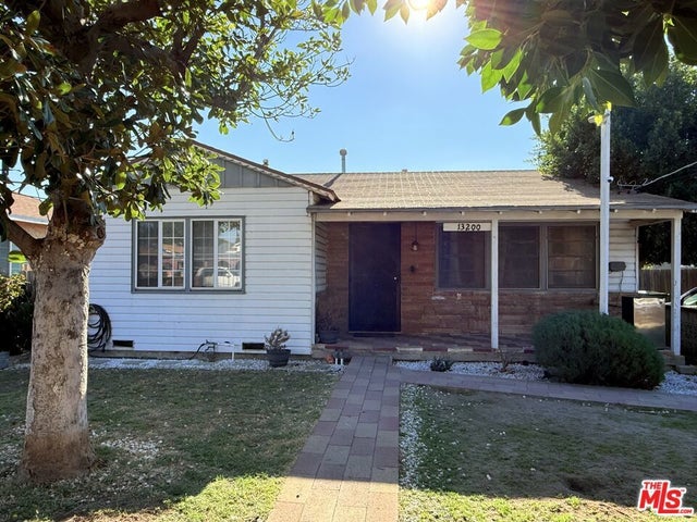 13200 Glamis Street, Pacoima