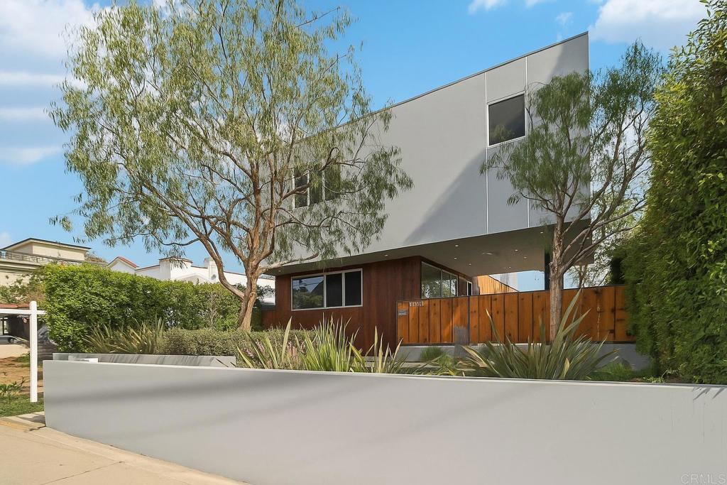 Photo of Listing #PTP2508391