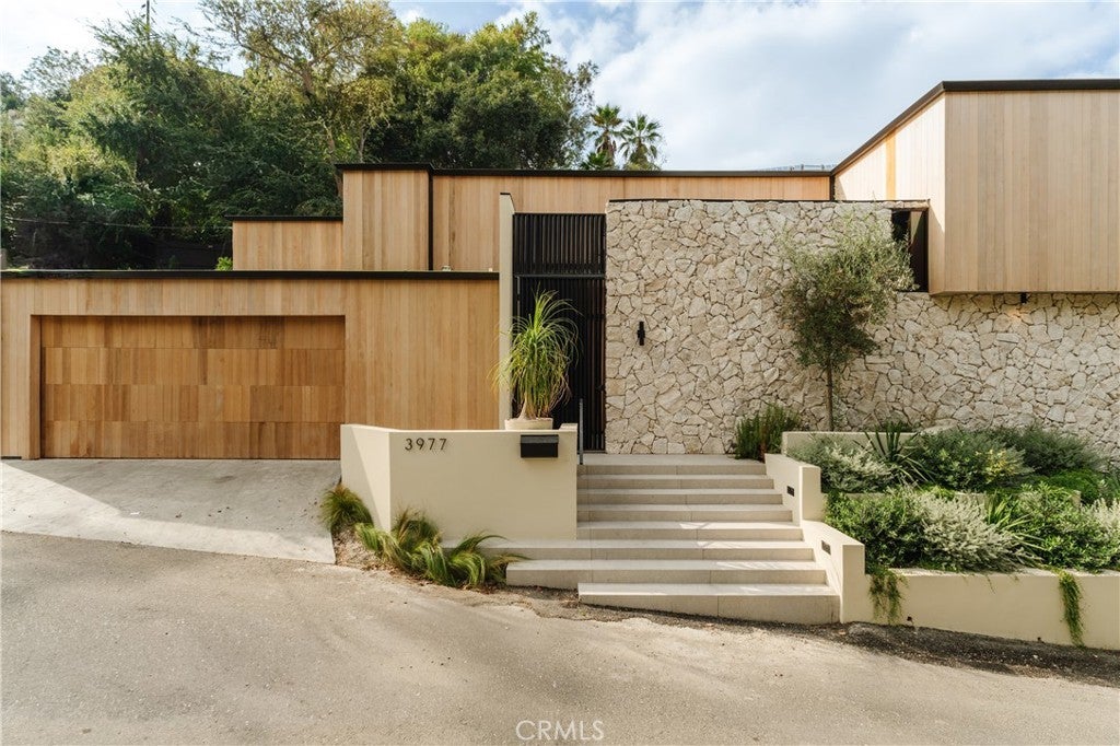 Photo of Listing #SR25253858