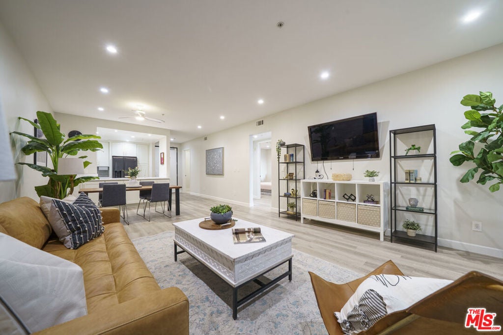 Photo of Listing #25616369