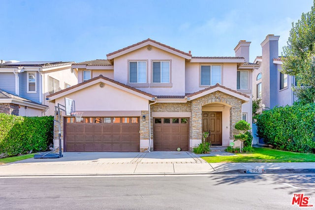 716 Amy Lane, Redondo Beach.