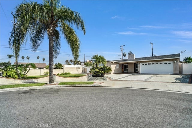16502 Loire, Huntington Beach