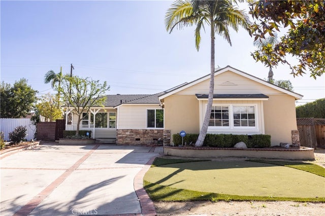 14848 Gotham, North Hills