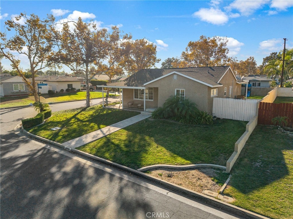 10933 La Serna, Whittier