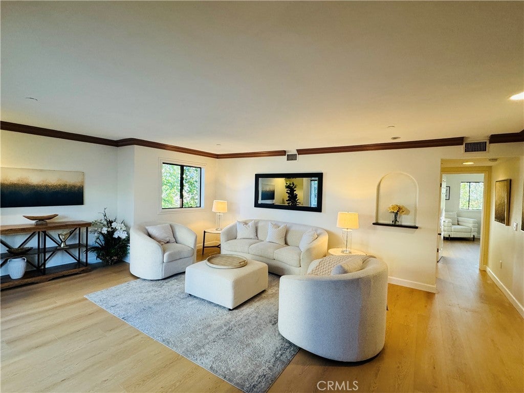 Photo of Listing #WS25255651