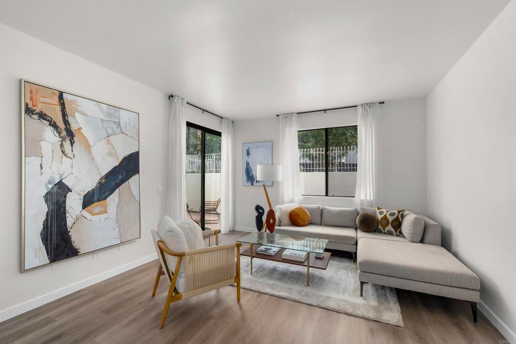 Photo of Listing #PTP2508422