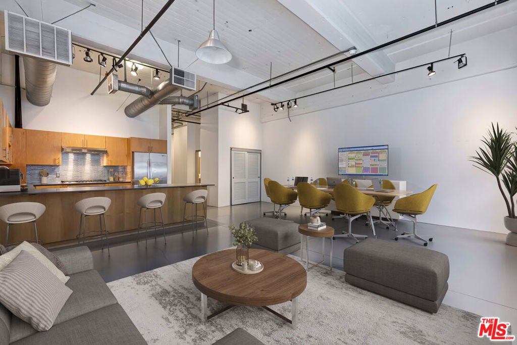 Photo of Listing #25615633