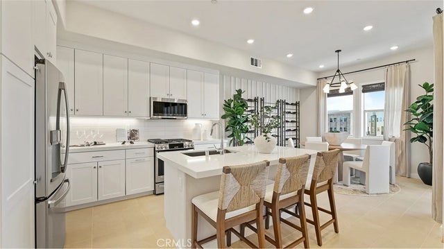 1295 Snowberry Place, Montebello