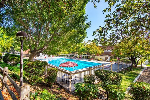 10121 Larwin # 1, Chatsworth