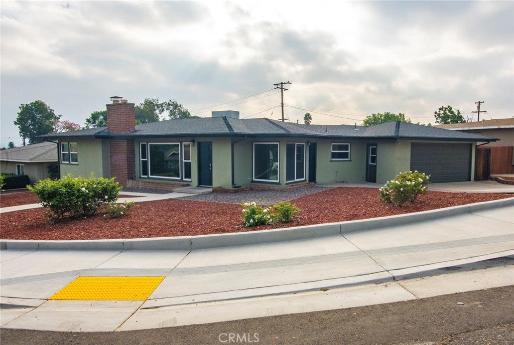 Photo of Listing #IV25256498