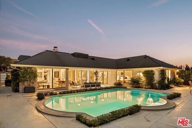 2143 N Hobart Boulevard, Los Angeles