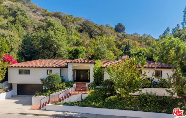 1132 Chantilly Road, Los Angeles