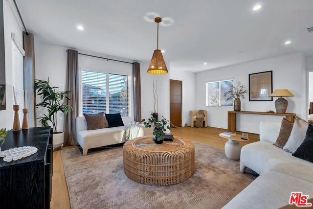 7832 Croydon Avenue, Los Angeles