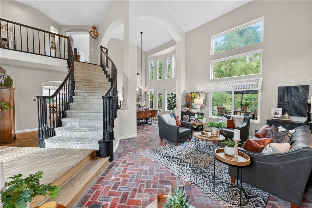 Photo of Listing #PW25256853