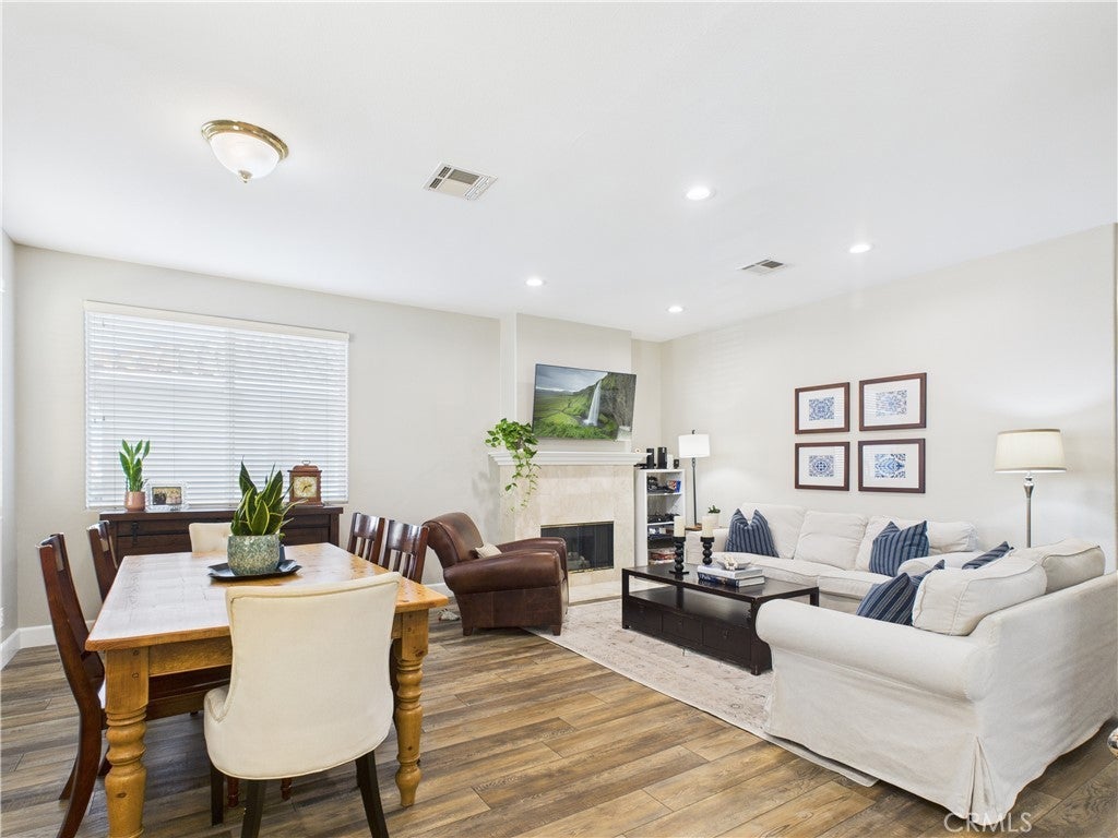 Photo of Listing #PW25251278