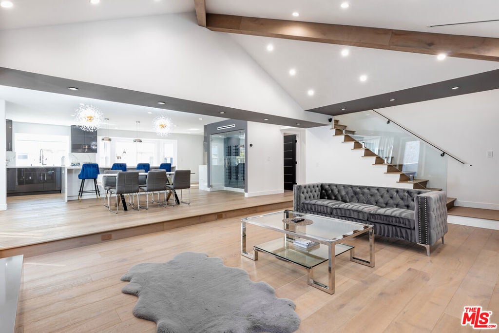 Photo of Listing #25616975