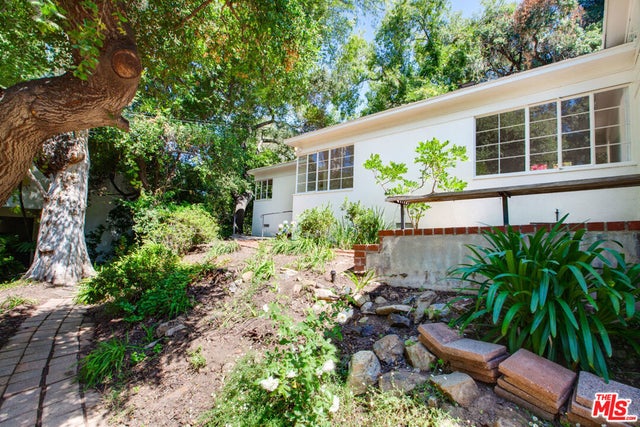 10321 Chrysanthemum Lane, Los Angeles