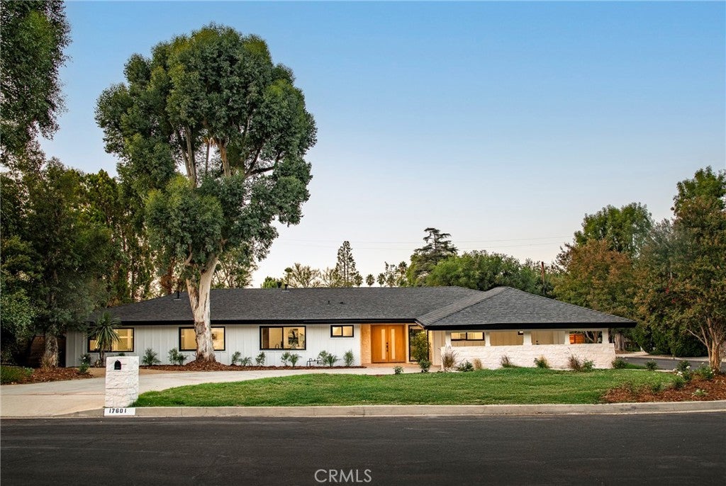 Photo of Listing #SR25255773