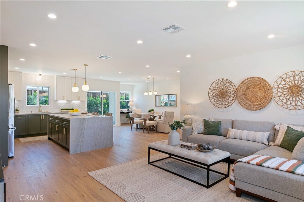 Photo of Listing #SB25249066