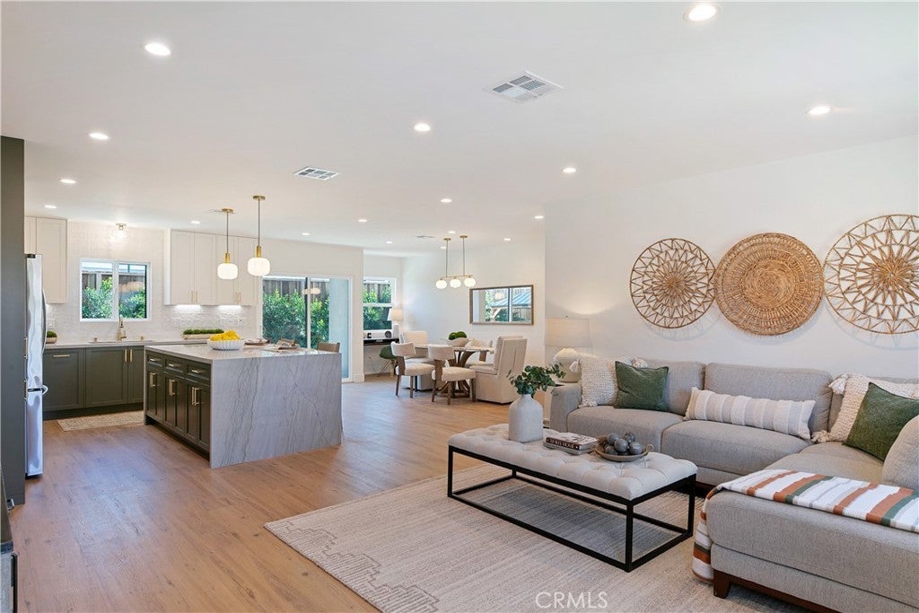 Photo of Listing #SB25249066