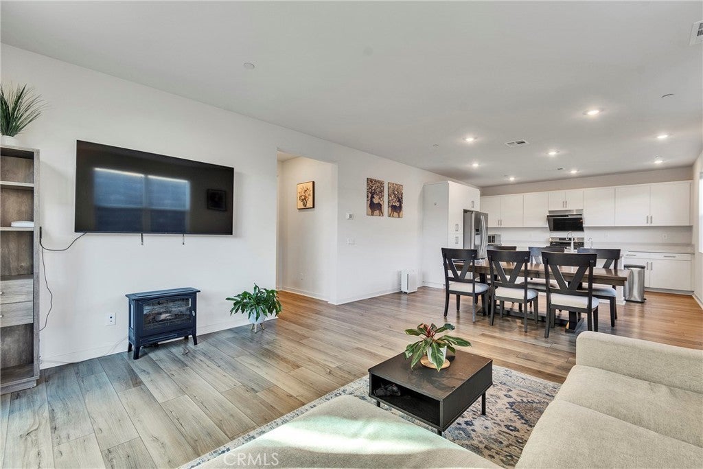 Photo of Listing #WS25256690