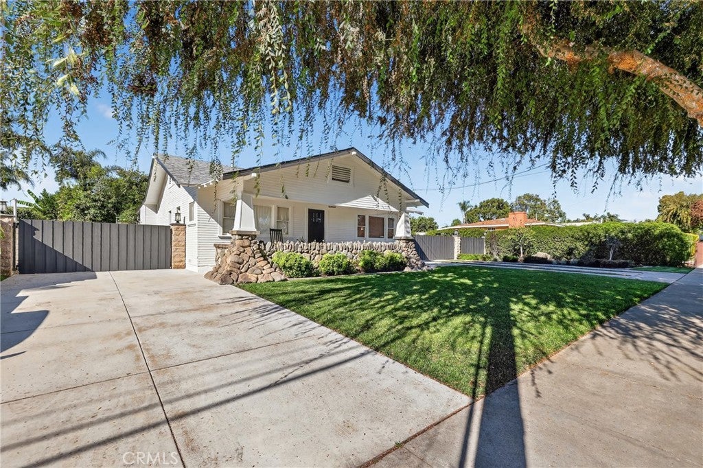 Photo of Listing #IV25257822