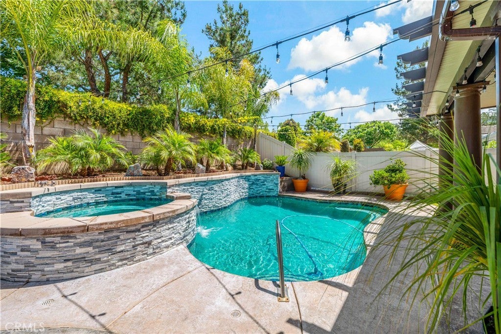 Photo of Listing #SW25258113