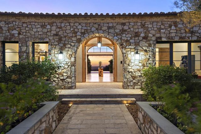 8114 Sendero De La Pradera, San Diego