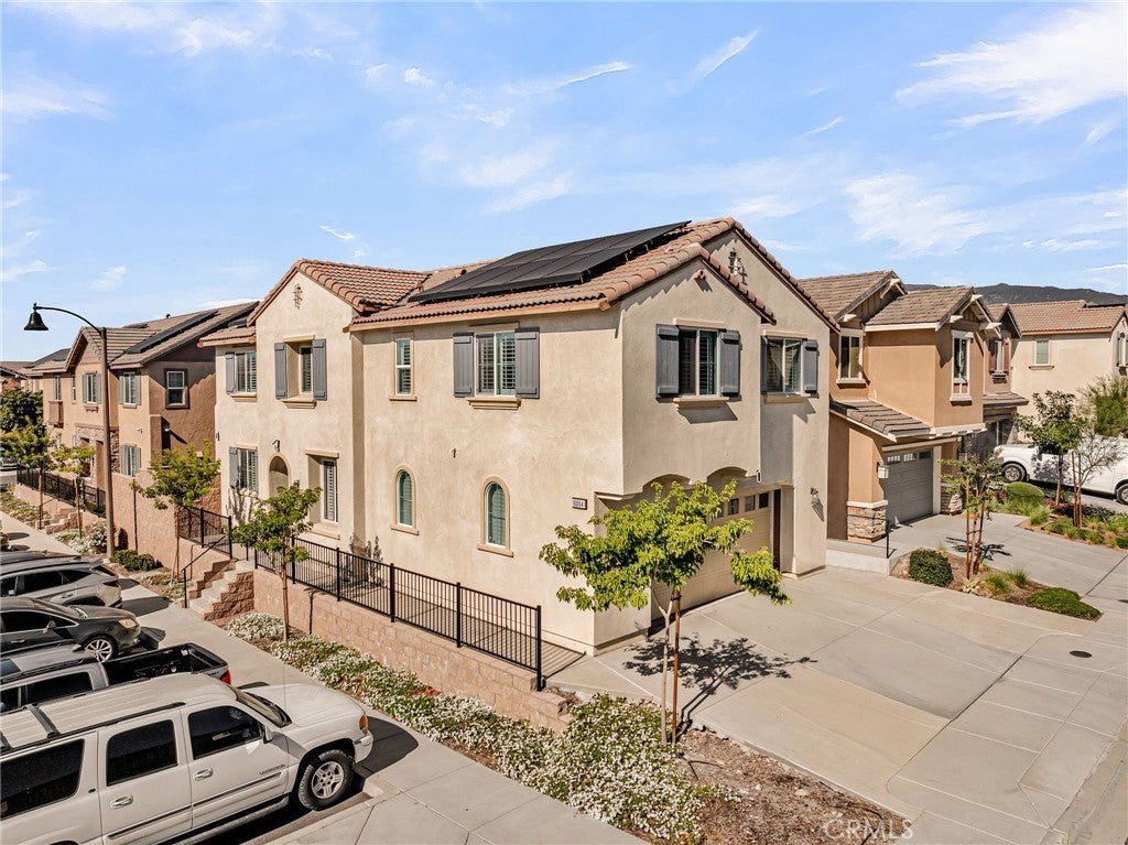 Photo of Listing #IV25258283