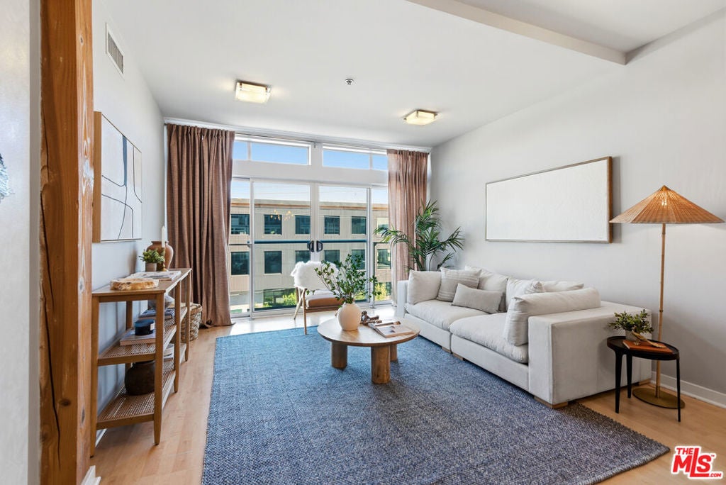 4215 Glencoe Avenue 302, Marina Del Rey
