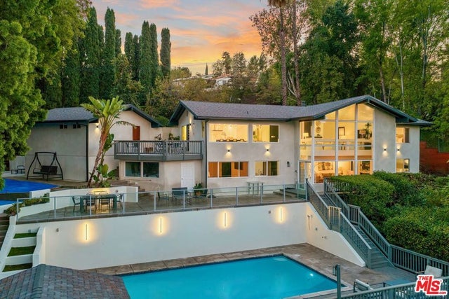 4854 Brewster Drive, Tarzana