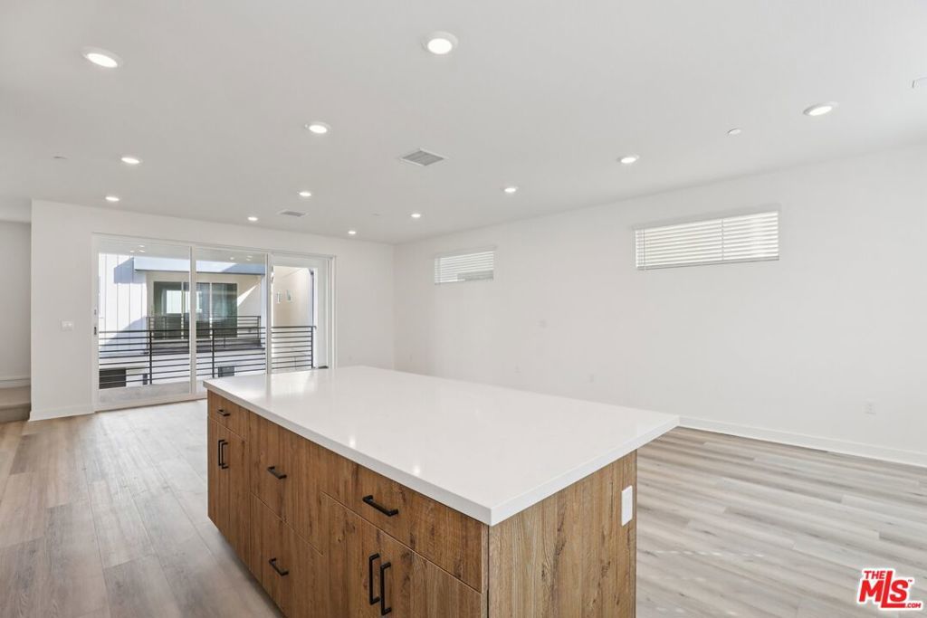 Photo of Listing #25617809