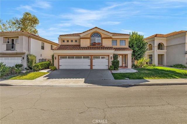 32 Salinas, Lake Forest