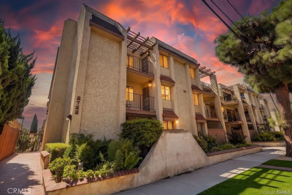 2722 20th 104, Signal Hill