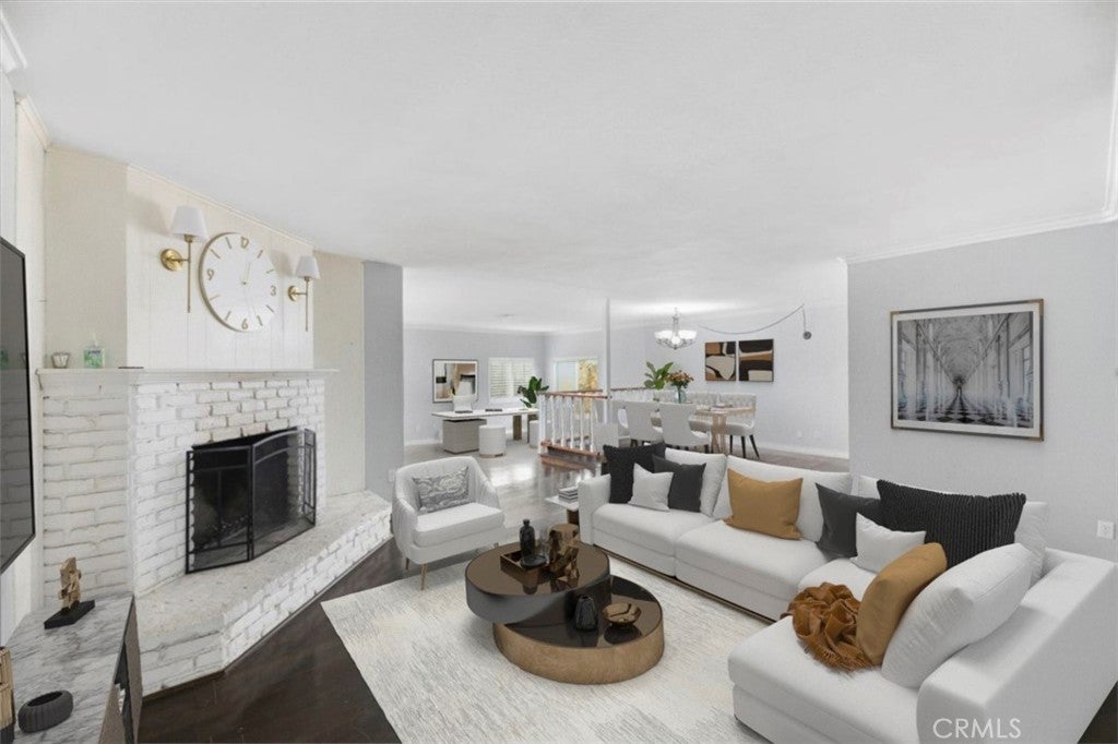 Photo of Listing #DW25259072