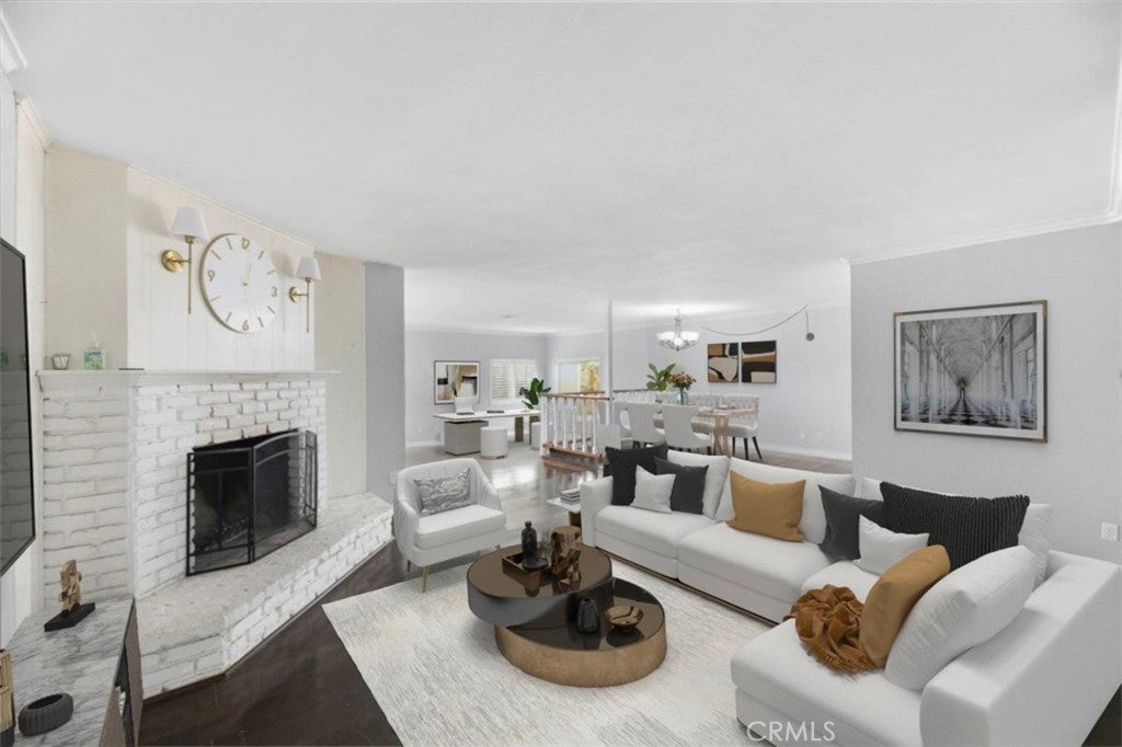 Photo of Listing #DW25259072