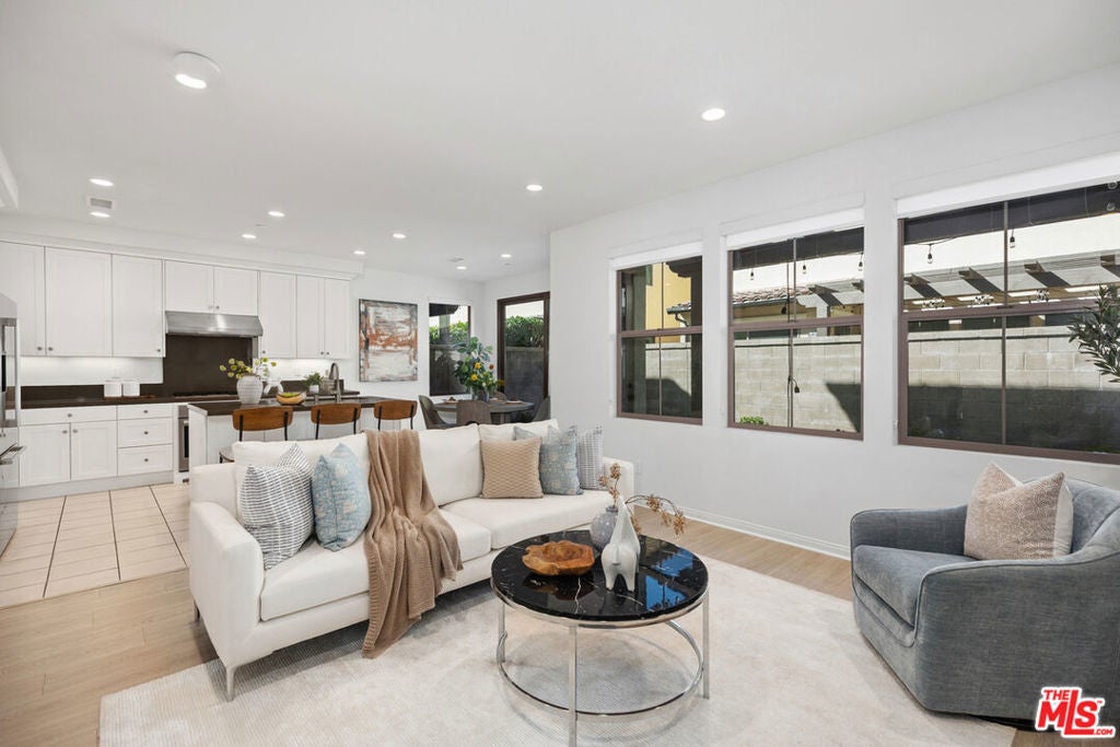 Photo of Listing #25618075