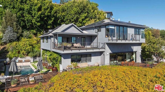 8951 St Ives Drive, West Hollywood