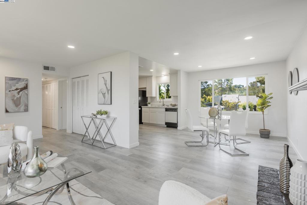 1965 Ascot Drive 6, Moraga