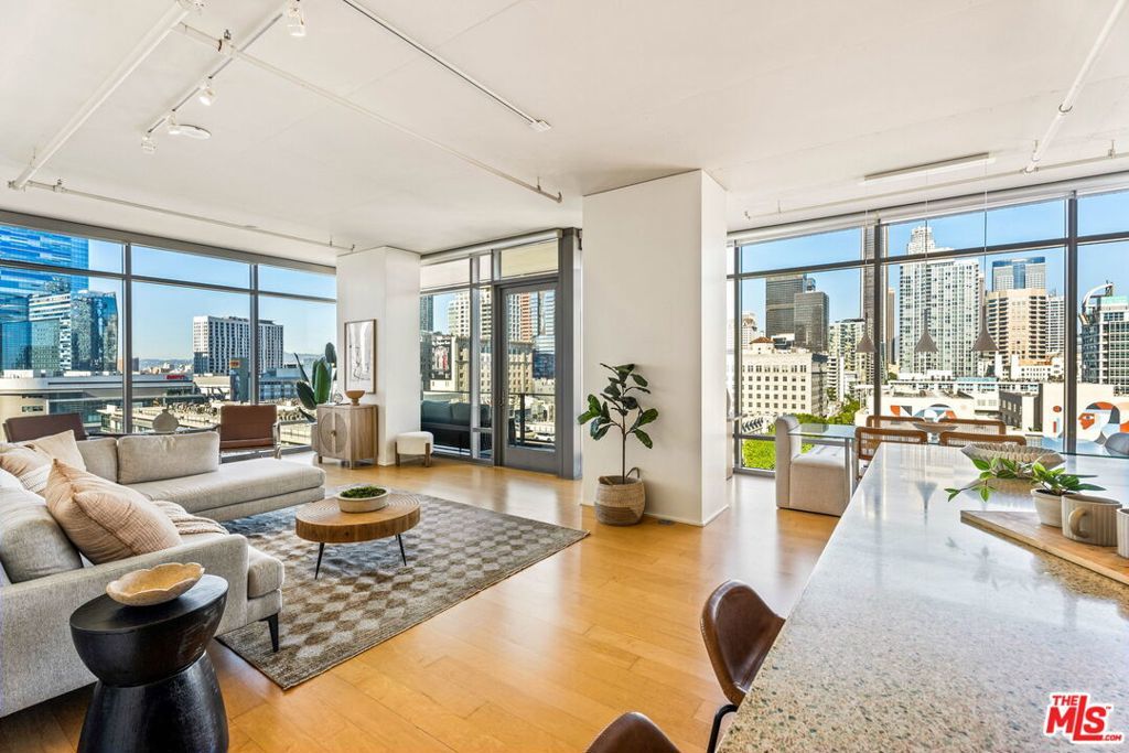 Photo of Listing #25613773